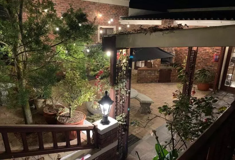 تختخواب و صبحانه Green Pastures Guesthouse