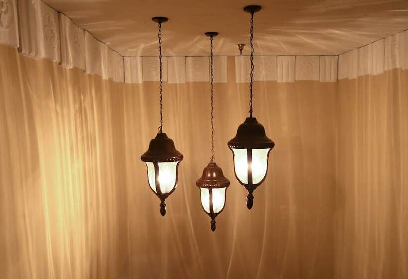 פונדק Frankfort & Restaurant