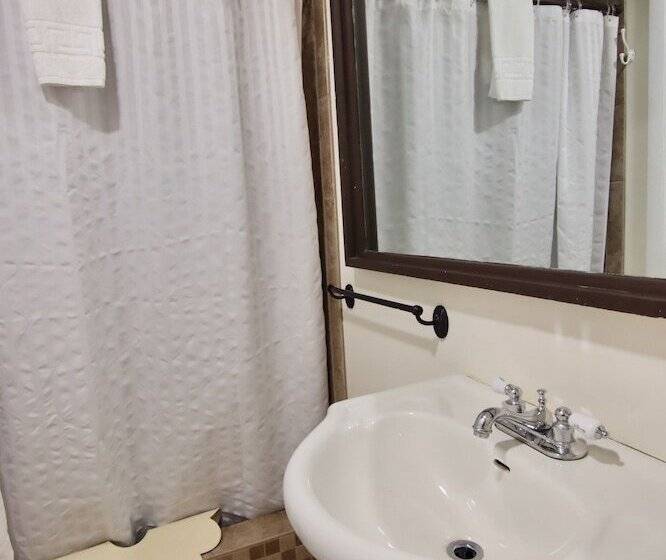 פונדק Frankfort & Restaurant