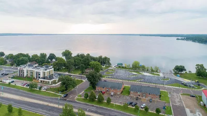 ホテル Hampton Inn Spicer Green Lake