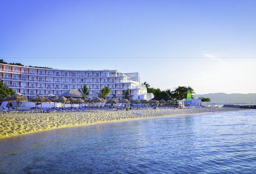 هتل Grand Decameron Cornwall Beach, A Trademark All Inclusive Resort