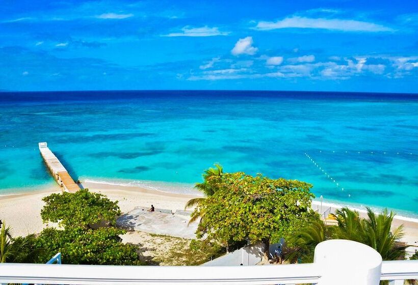 هتل Grand Decameron Cornwall Beach, A Trademark All Inclusive Resort