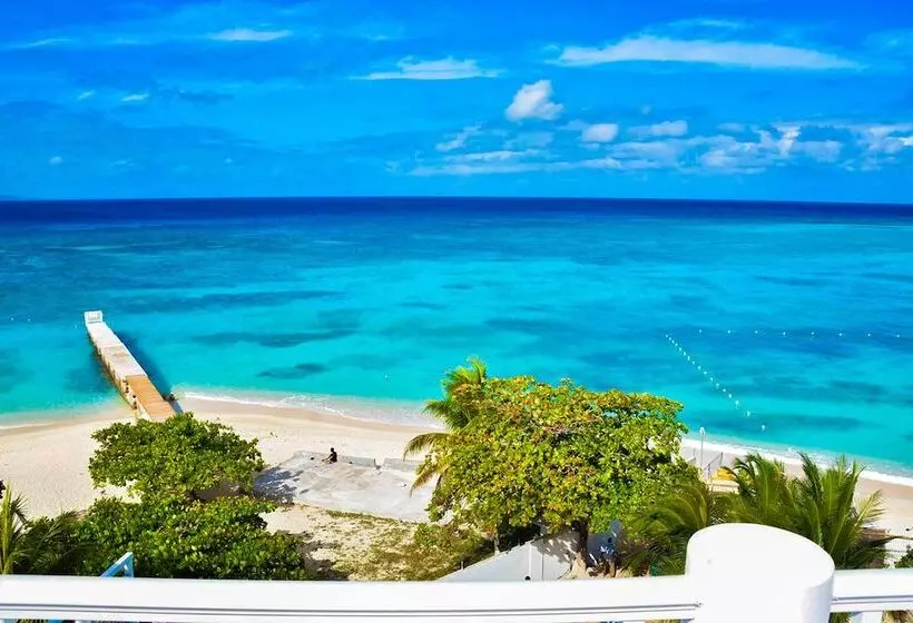 هتل Grand Decameron Cornwall Beach, A Trademark All Inclusive Resort