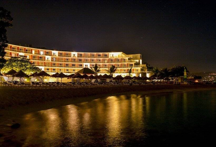 هتل Grand Decameron Cornwall Beach, A Trademark All Inclusive Resort