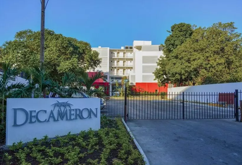 هتل Grand Decameron Cornwall Beach, A Trademark All Inclusive Resort