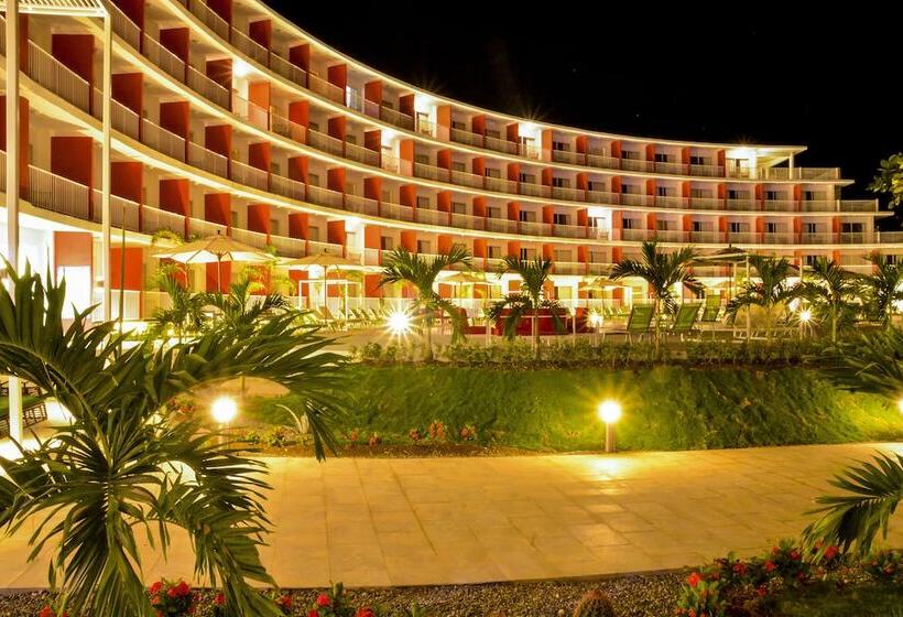 هتل Grand Decameron Cornwall Beach, A Trademark All Inclusive Resort