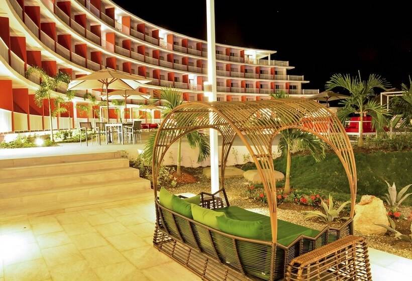 هتل Grand Decameron Cornwall Beach, A Trademark All Inclusive Resort