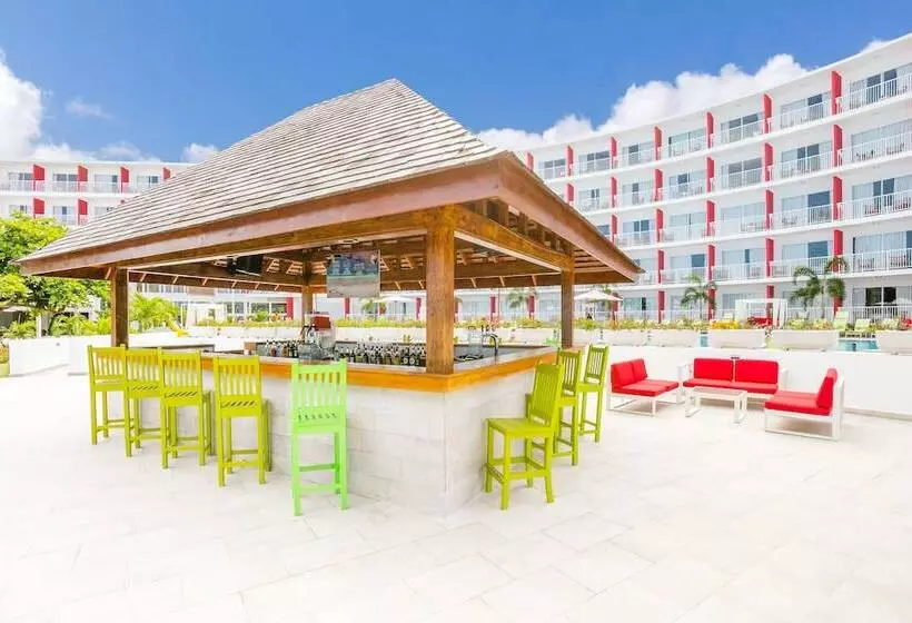 هتل Grand Decameron Cornwall Beach, A Trademark All Inclusive Resort