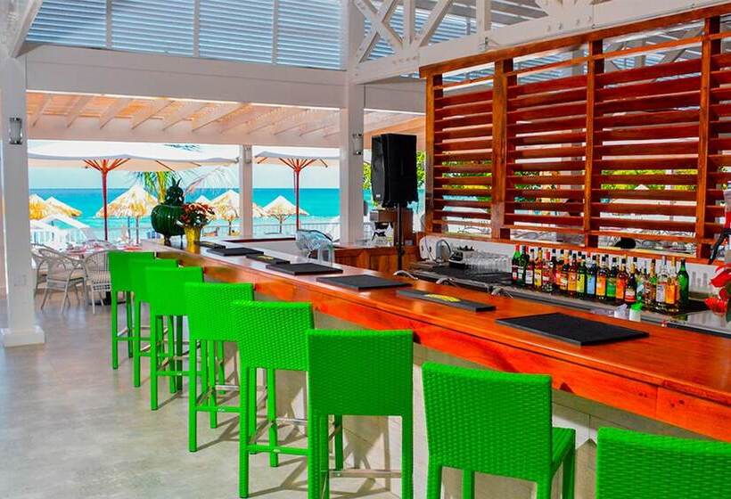 هتل Grand Decameron Cornwall Beach, A Trademark All Inclusive Resort