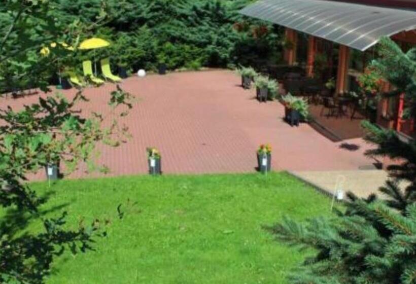 בית מלון כפרי Salis Resort