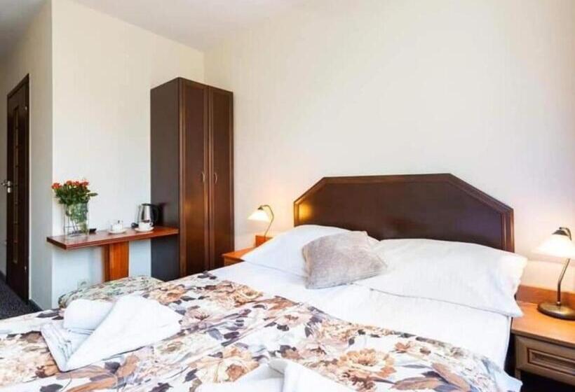 בית מלון כפרי Salis Resort