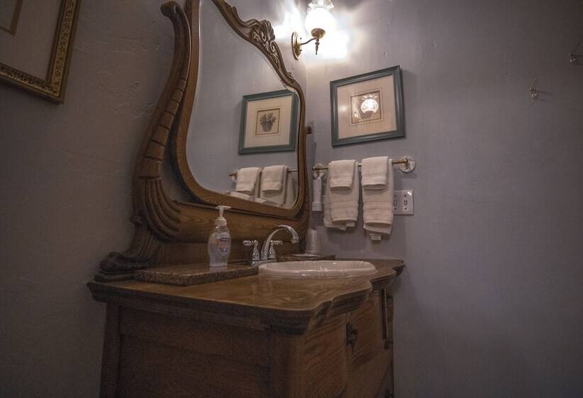 酒店 Tucker Peak Lodge