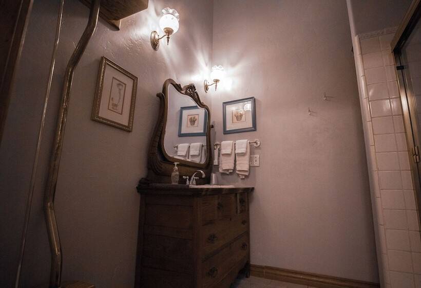 酒店 Tucker Peak Lodge