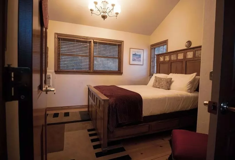 هتل Tucker Peak Lodge