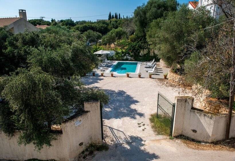 Koxyli Studios & Apartments