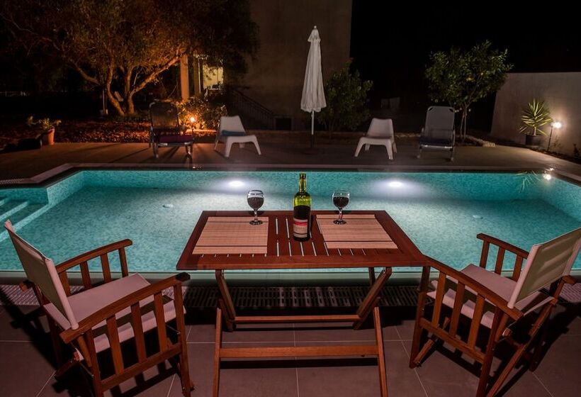 Koxyli Studios & Apartments