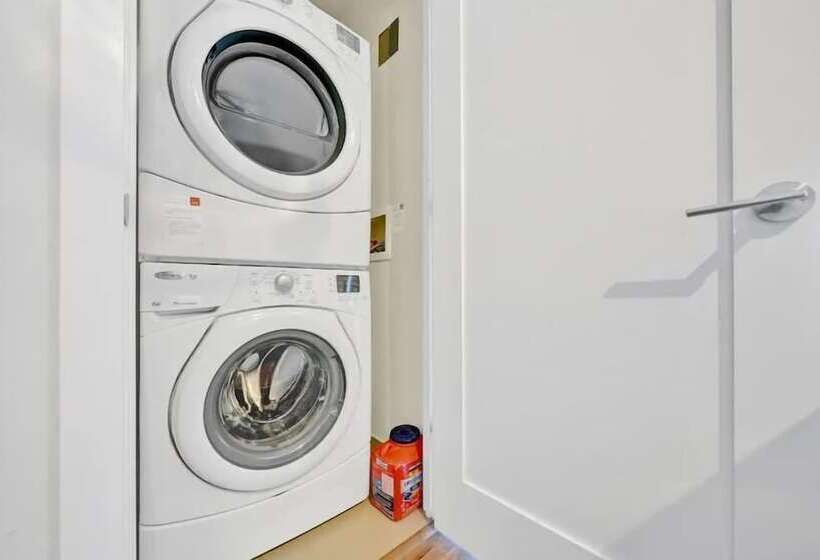 Life Suites Loft  Cn Tower