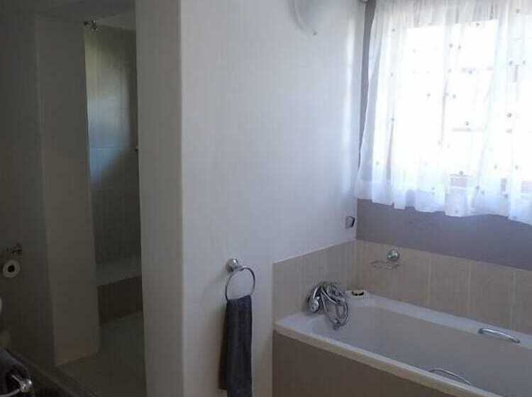 Пансион By The Way Guesthouse