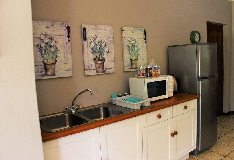 Пансион By The Way Guesthouse