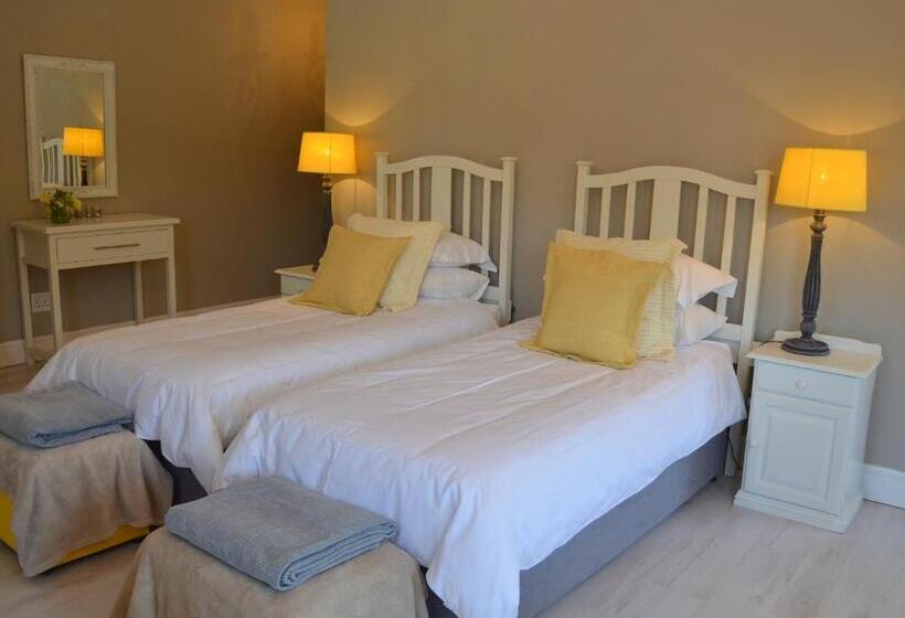 Пансион By The Way Guesthouse