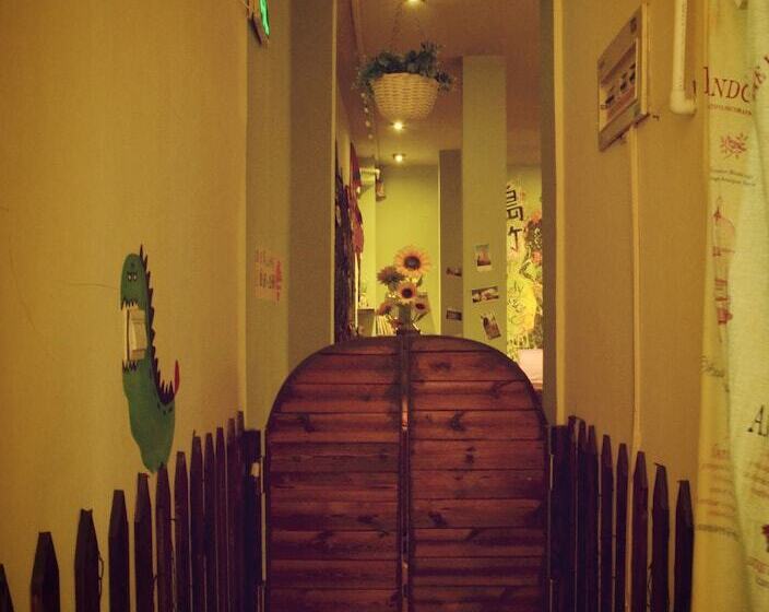 Qingdao Yuezhu Topic Hostel