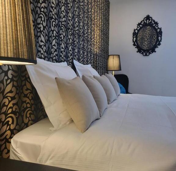 تختخواب و صبحانه Table Et Chambre Particulière