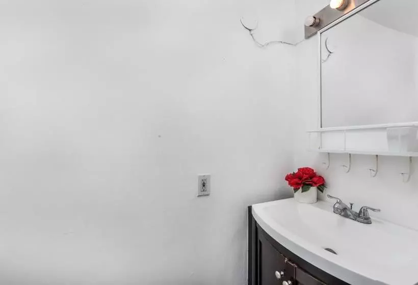 هتل 927 Jefferson Suites