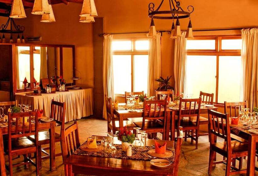 Отель Ahadi Lodge