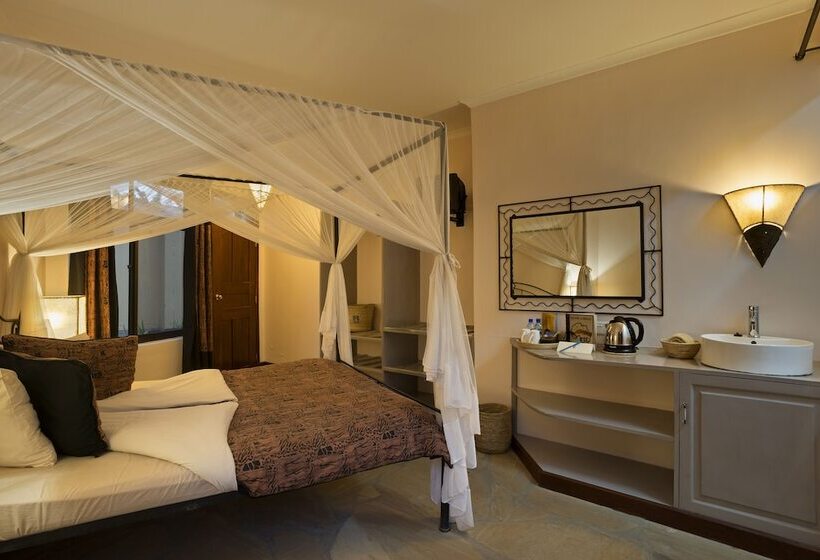 Отель Ahadi Lodge