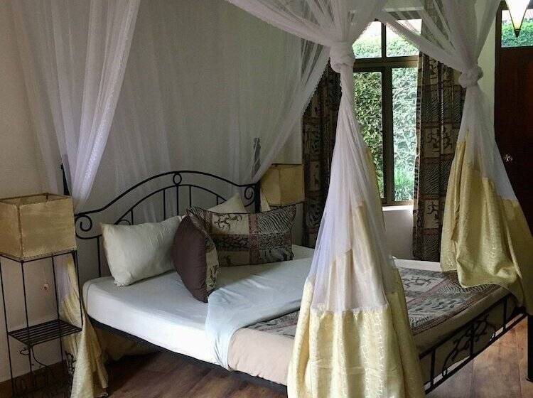 Отель Ahadi Lodge