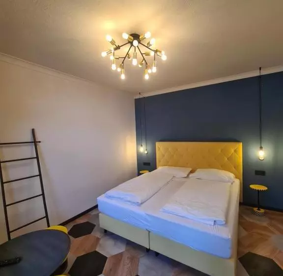 هتل Boutique House Happyellow Saalbach
