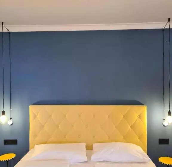 هتل Boutique House Happyellow Saalbach