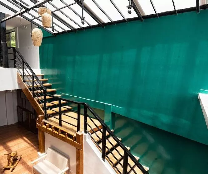 ホテル Zuric Pension House