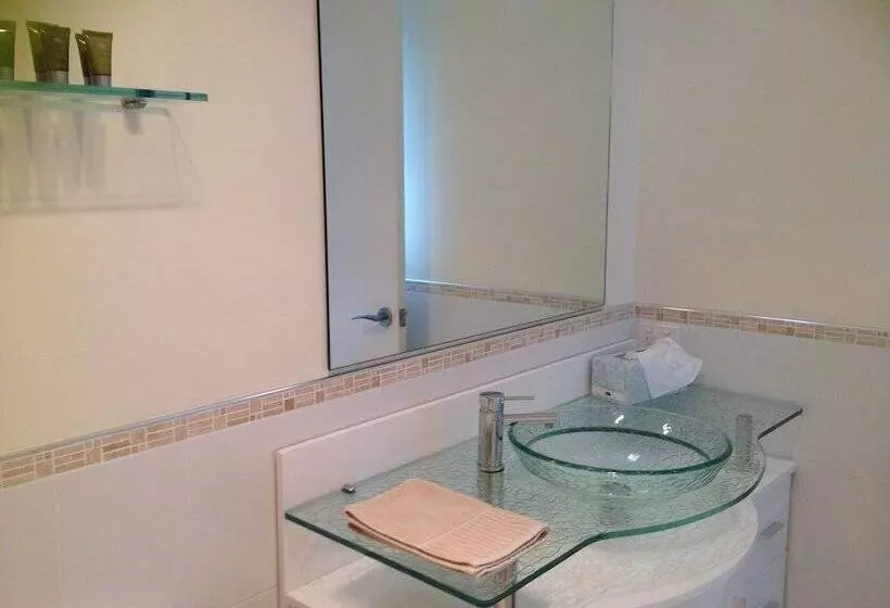 Montville Suites