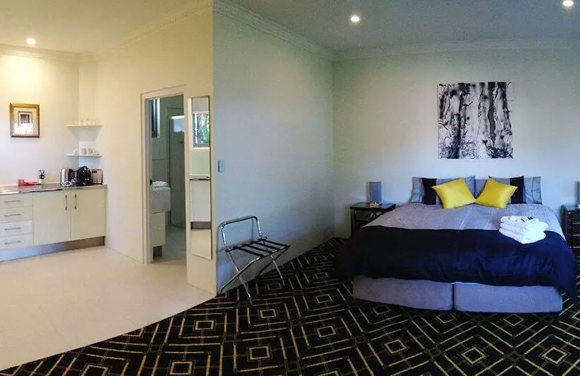 Montville Suites