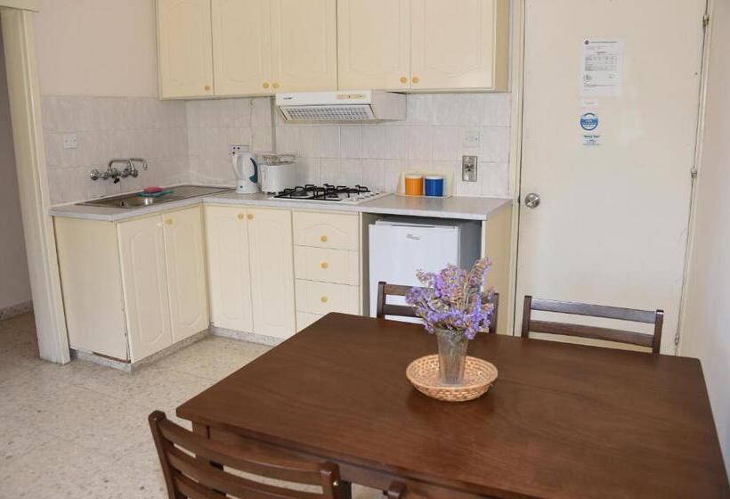 Odysseas & Eleni Hotel Apartments