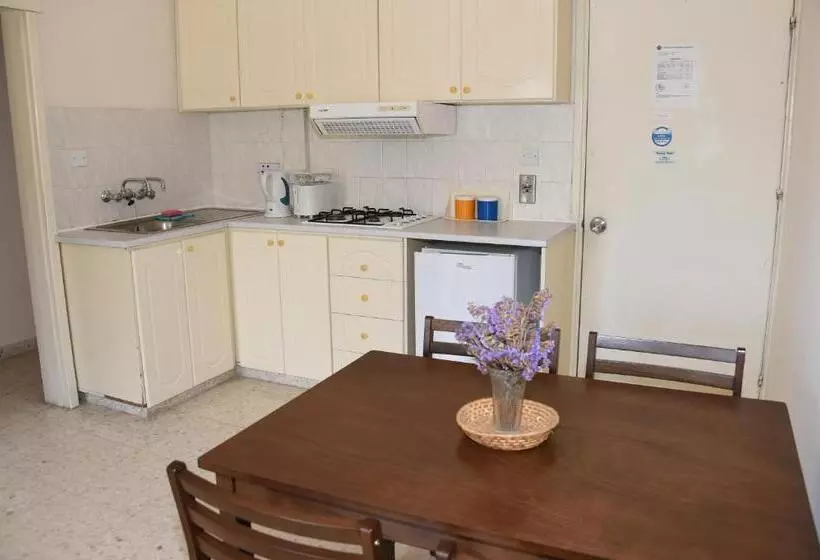 Odysseas & Eleni Hotel Apartments