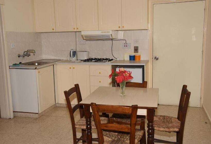 Odysseas & Eleni Hotel Apartments