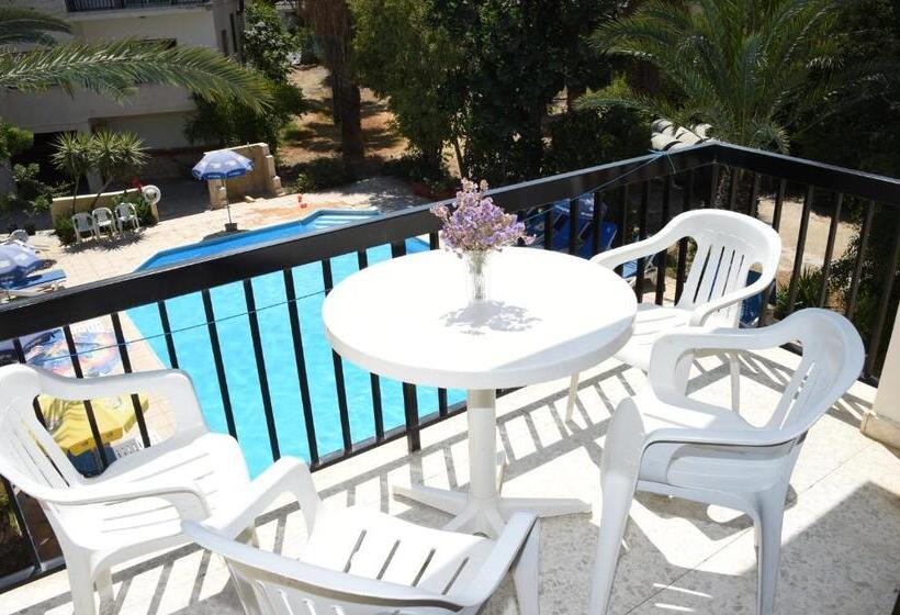 Odysseas & Eleni Hotel Apartments