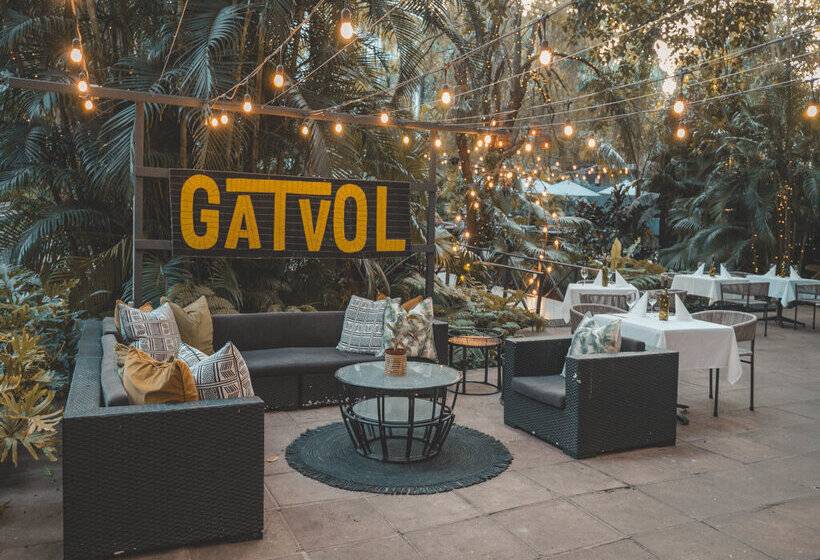 Пансион Beside Still Waters Boutique