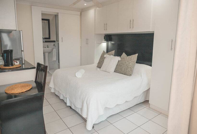 Пансион Beside Still Waters Boutique