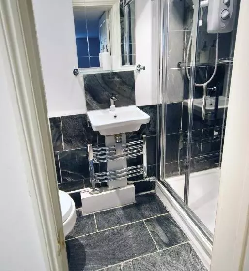 The New School Rooms Beautiful, Georgian Apartment With Private Heated Pool And Hot Tub Sleeps 12