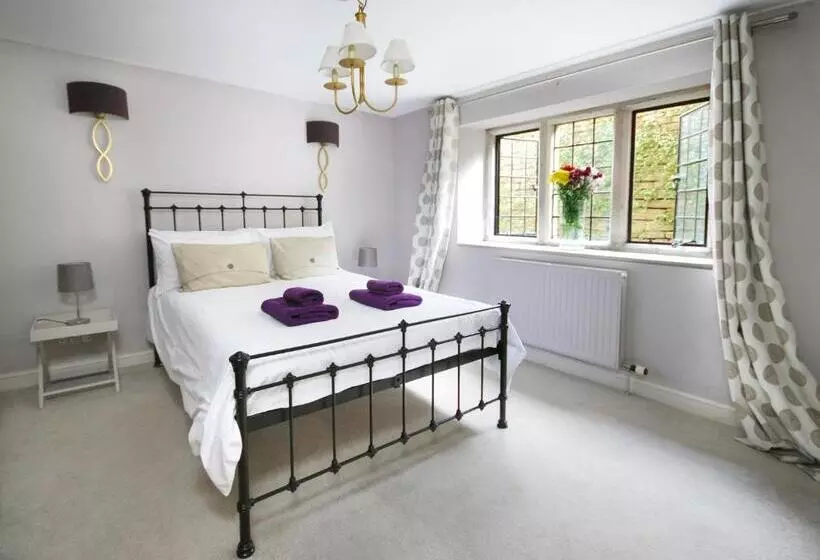 The New School Rooms Beautiful, Georgian Apartment With Private Heated Pool And Hot Tub Sleeps 12