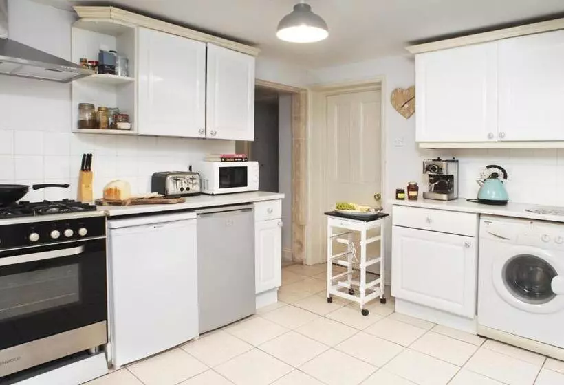 The New School Rooms Beautiful, Georgian Apartment With Private Heated Pool And Hot Tub Sleeps 12