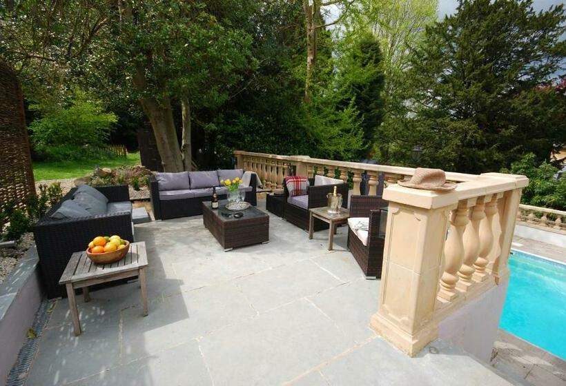 The New School Rooms   Beautiful, Georgian Apartment With Private Heated Pool And Hot Tub Sleeps 12