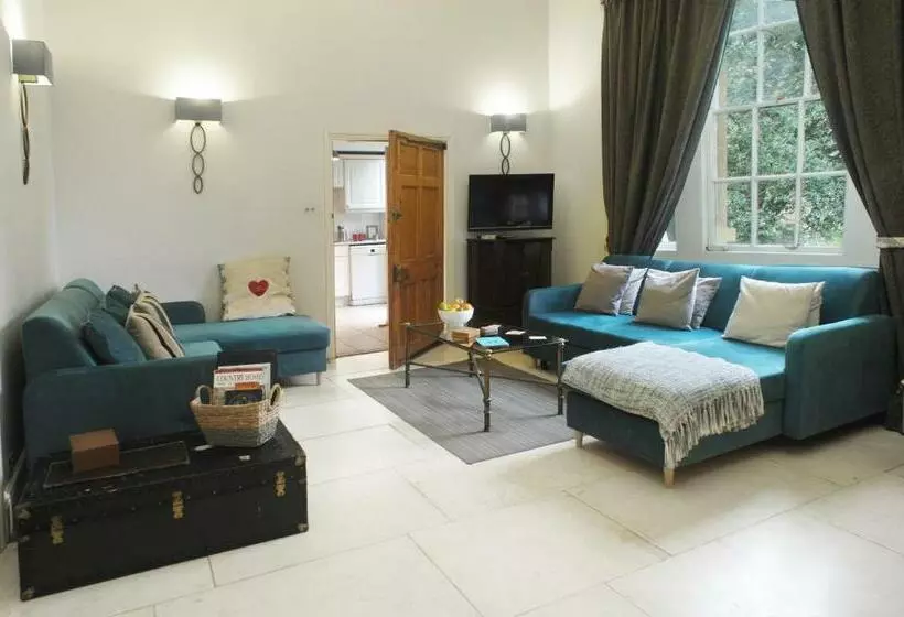 The New School Rooms Beautiful, Georgian Apartment With Private Heated Pool And Hot Tub Sleeps 12