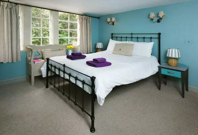 The New School Rooms Beautiful, Georgian Apartment With Private Heated Pool And Hot Tub Sleeps 12