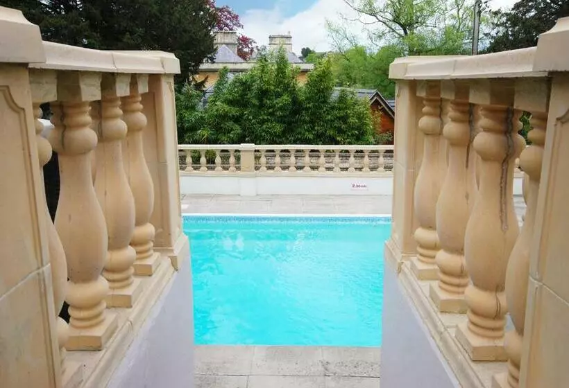 The New School Rooms Beautiful, Georgian Apartment With Private Heated Pool And Hot Tub Sleeps 12