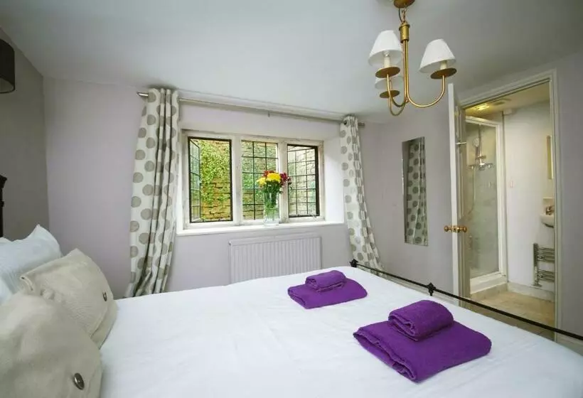 The New School Rooms Beautiful, Georgian Apartment With Private Heated Pool And Hot Tub Sleeps 12