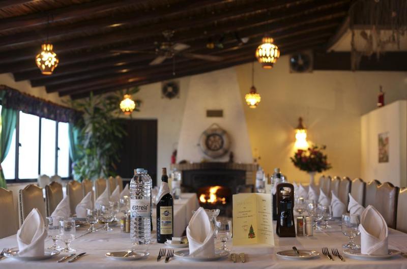 فندق Aeromar Beach